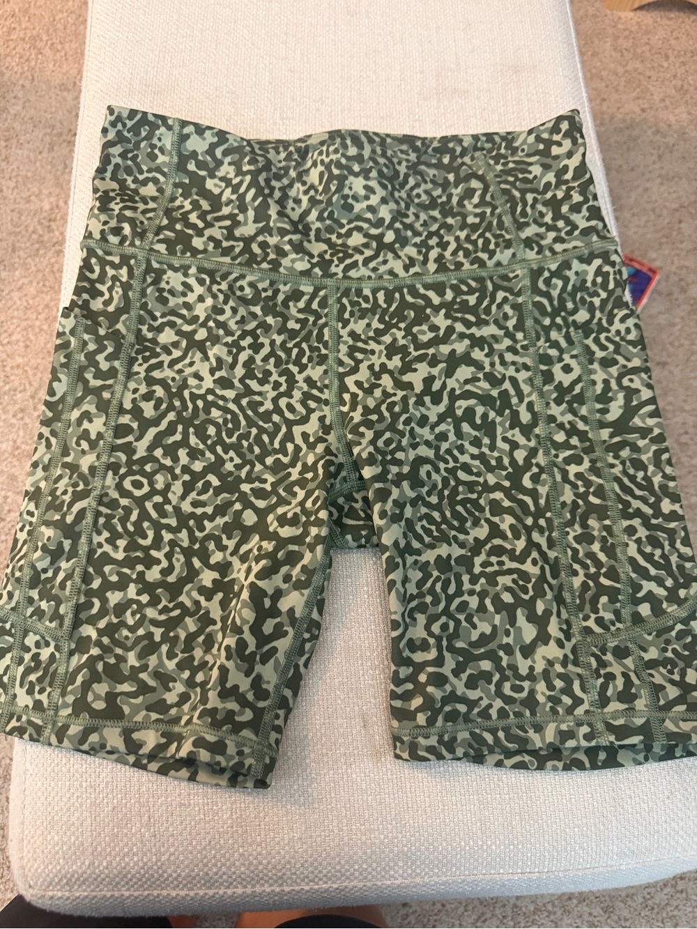 Athleta ultimate stash 7 inch short - Medium